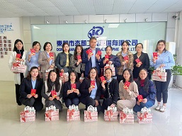 女神們，節(jié)日快樂！